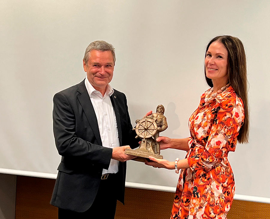 Minister of Transport and Communications Ms Lulu Ranne and captain Mr Matti Aaltonen